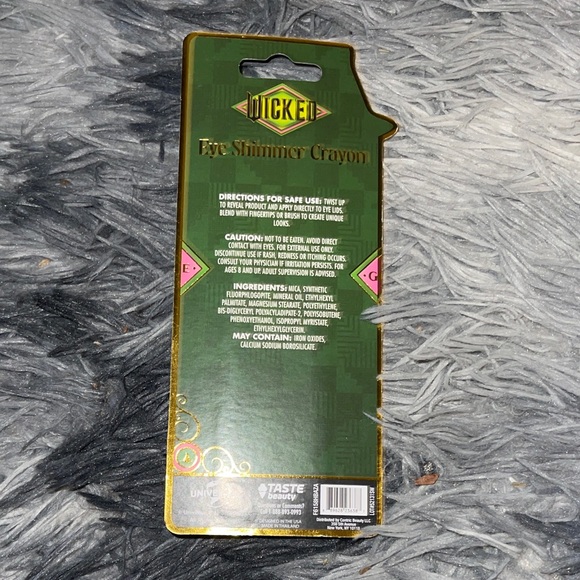 Wicked Makeup Set with Eye Shimmer and Lip Gloss-Green Witch - Picture 6 of 12